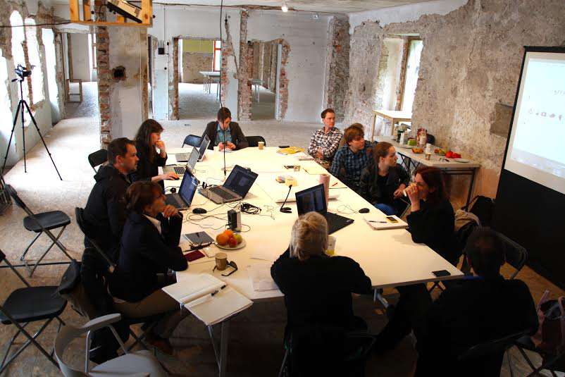 Skupina Dostopno življenje sestankuje v Muzeju za arhitekturo in oblikovanje (MAO): Foto: Tomislav Vidović